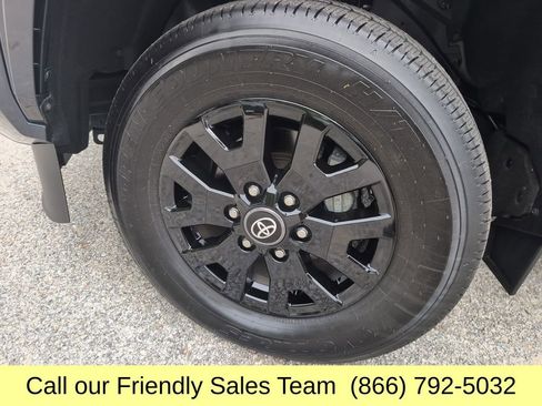 Certified 2024 Toyota Tacoma SR5 AWD/4WD image 26