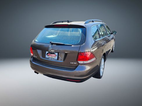 Used 2013 Volkswagen Jetta SE FWD image 2