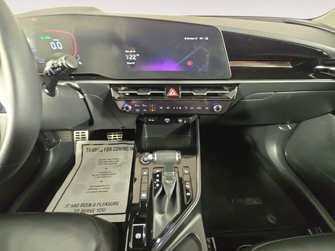 Used 2023 Kia Niro EX Touring image 11