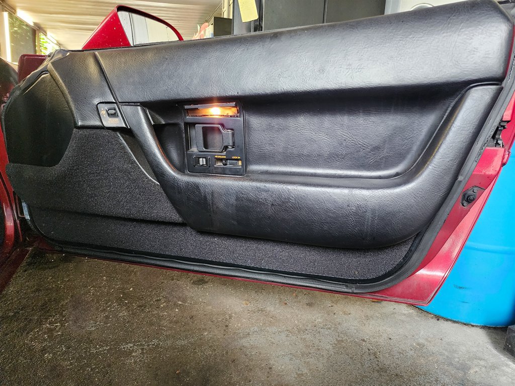 Used 1990 Chevrolet Corvette Coupe RWD image 18