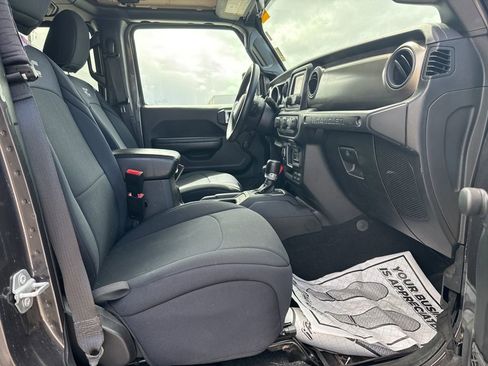 Used 2018 Jeep Wrangler Unlimited Sport image 11