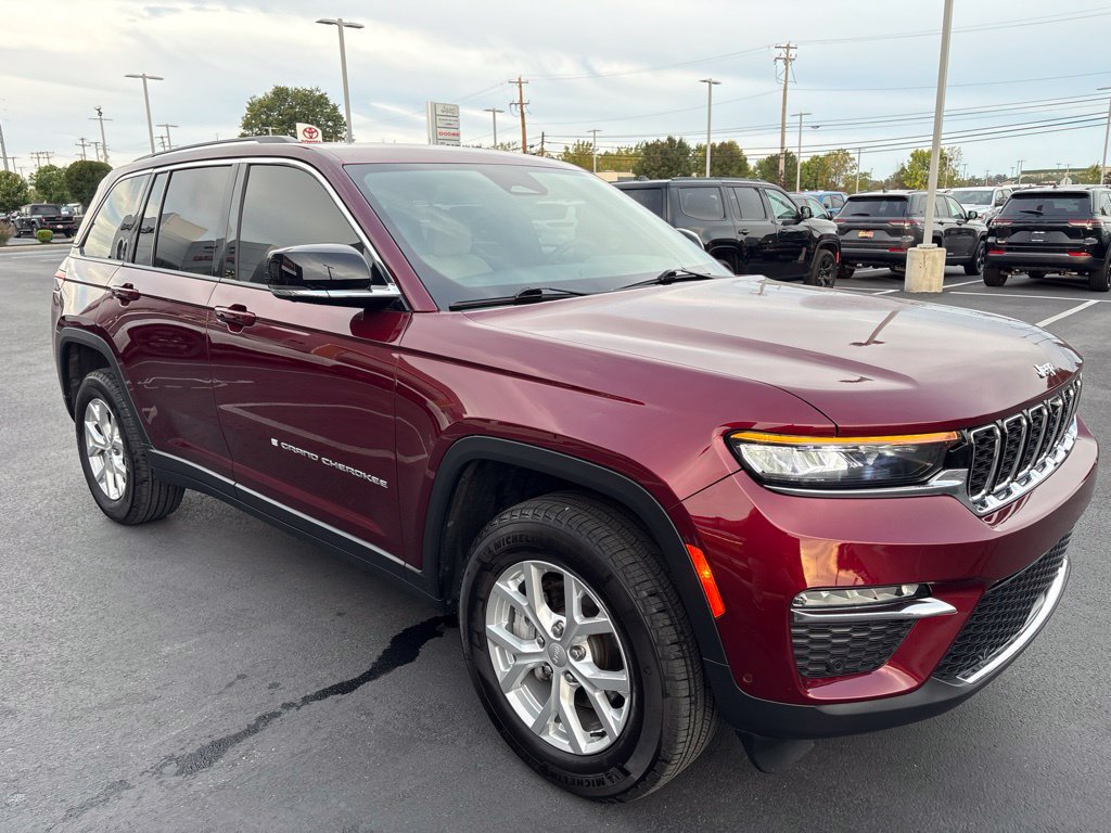 Used 2024 Jeep Grand Cherokee Limited w/ Luxury Tech Group II AWD/4WD image 7