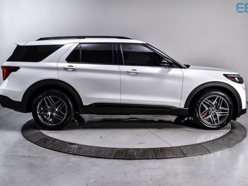 Used 2025 Ford Explorer ST w/ Sun And Sound Package image 8