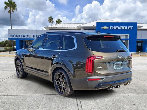 Used 2022 Kia Telluride EX w/ EX Premium Package image 3