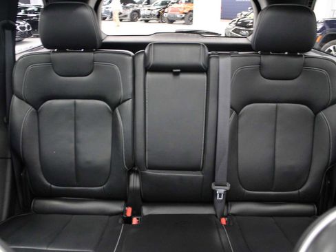 Used 2022 Jeep Grand Cherokee Overland w/ Advanced Protech Group III image 41