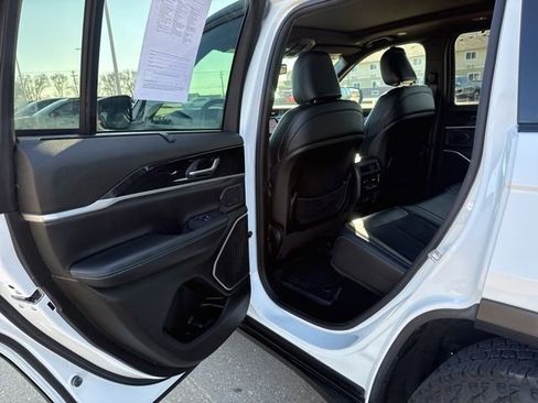 Used 2024 Jeep Grand Cherokee Trailhawk w/ Luxury Tech Group III image 40