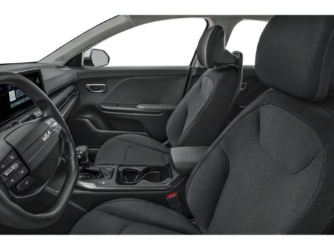 Used 2025 Kia K4 LXS image 11