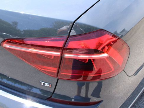 Used 2017 Volkswagen Passat 1.8T R-Line FWD image 11