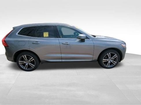 Used 2021 Volvo XC60 T5 Momentum w/ Premium Package image 5