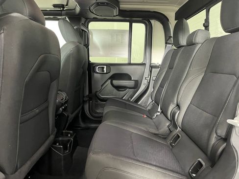 Used 2022 Jeep Gladiator Sport image 13