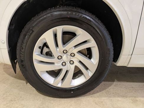 Used 2025 Land Rover Discovery Sport S image 21