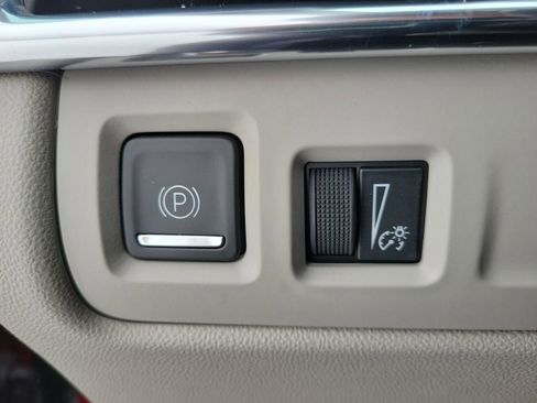 Used 2019 Cadillac XT4 Premium Luxury image 22