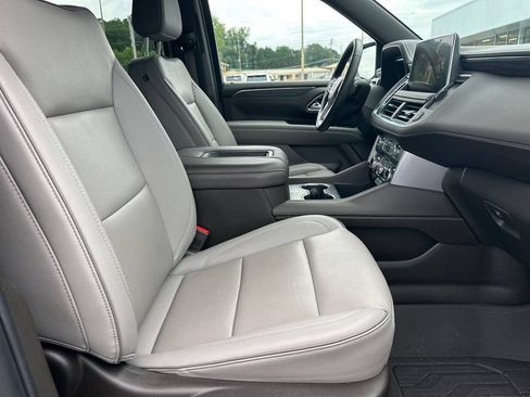 Used 2024 GMC Yukon SLT w/ SLT Luxury Package RWD image 14