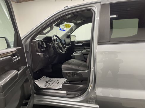 Used 2025 Chevrolet Silverado 1500 LT image 9