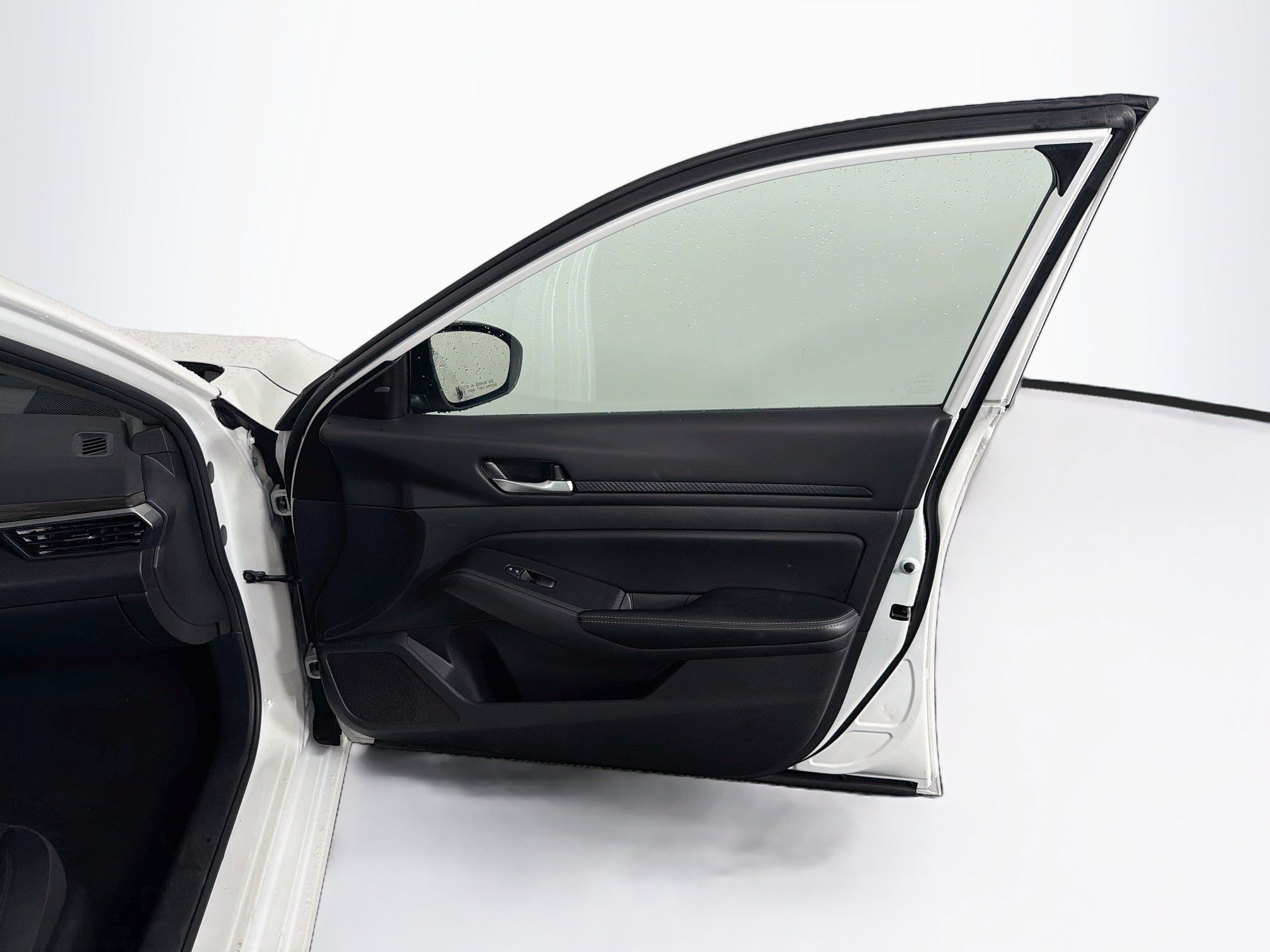 Used 2024 Nissan Altima 2.5 SV FWD image 32