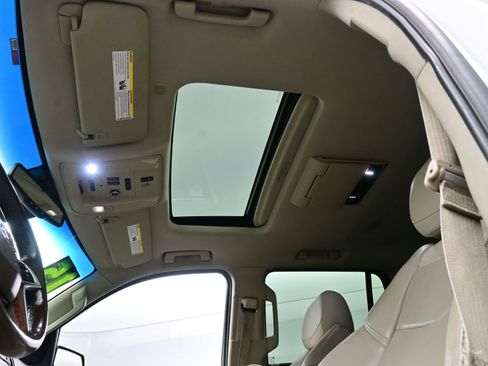 Used 2015 Cadillac Escalade Luxury image 18