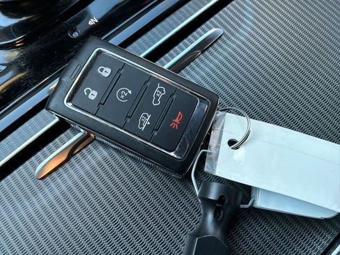 Used 2023 Jeep Grand Wagoneer Series III image 2