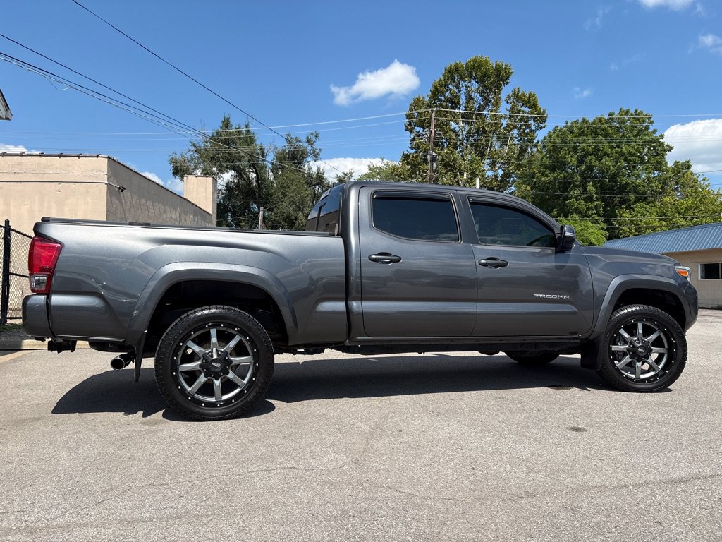 Used 2017 Toyota Tacoma TRD Sport w/ Premium & Technology Package AWD/4WD image 6