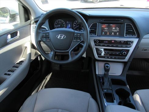 Used 2016 Hyundai Sonata SE image 12