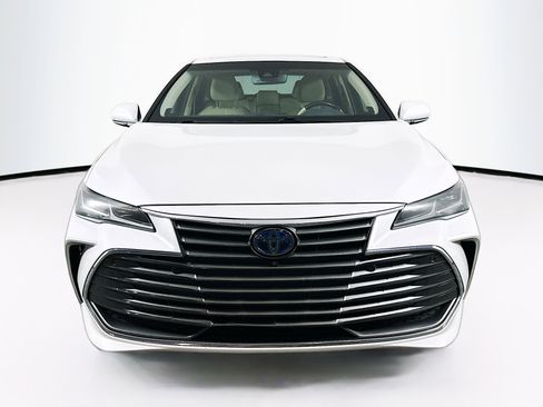 Used 2020 Toyota Avalon Limited w/ Advanced Safety Package FWD image 2