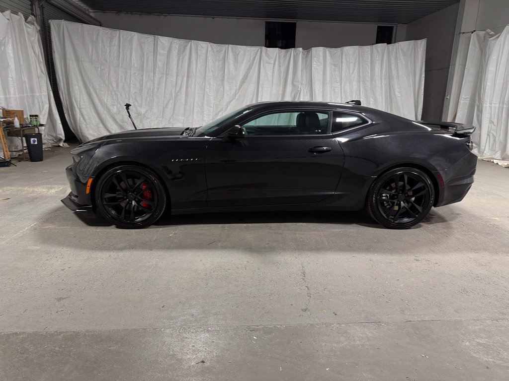 Used 2024 Chevrolet Camaro LT RWD image 4