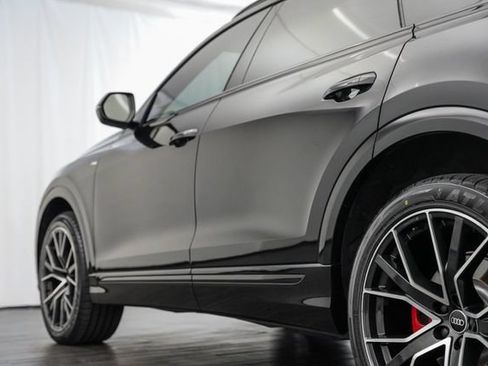Used 2021 Audi Q8 Premium Plus w/ Premium Plus Package AWD/4WD image 32