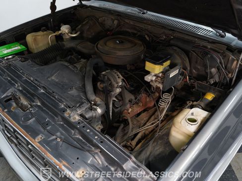 Used 1990 Chevrolet Suburban 2WD image 32