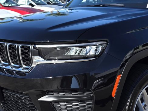 New 2025 Jeep Grand Cherokee image 8