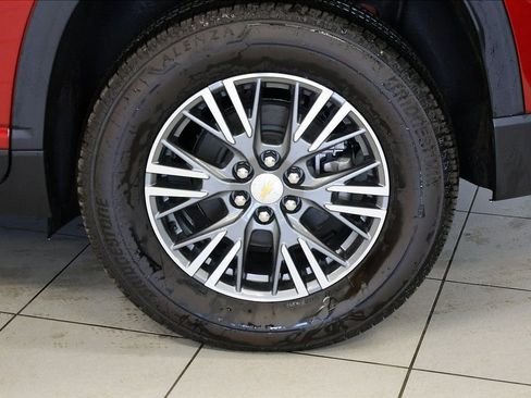 New 2025 Chevrolet Traverse LT w/ Enhanced Driving Package image 6