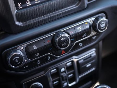 Used 2019 Jeep Wrangler Unlimited Sport S AWD/4WD image 24
