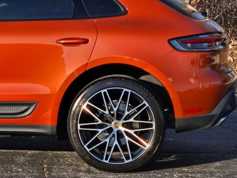 Used 2025 Porsche Macan image 12