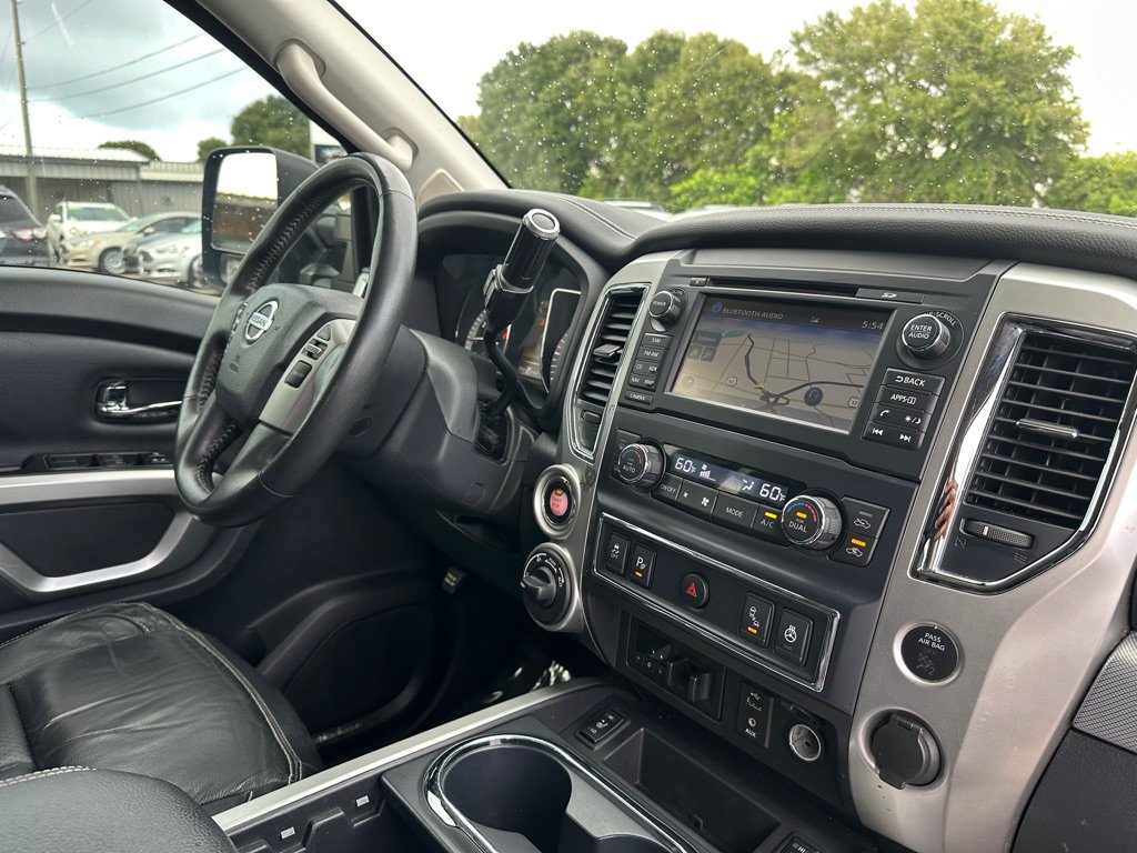 Used 2017 Nissan Titan PRO-4X w/ Pro-4x Convenience Package AWD/4WD image 9
