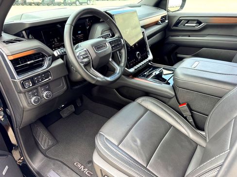 Used 2025 GMC Yukon XL Denali image 11