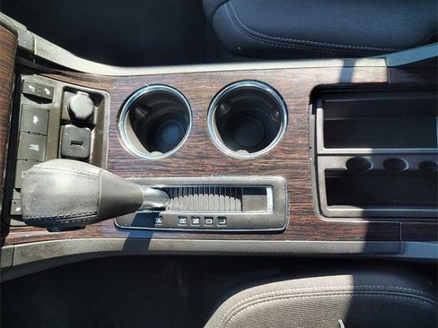 Used 2017 Chevrolet Traverse LT w/ Style and Technology Package image 23