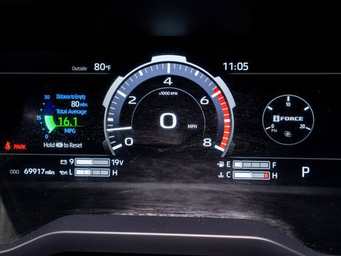 Used 2024 Toyota Tundra Limited AWD/4WD image 28