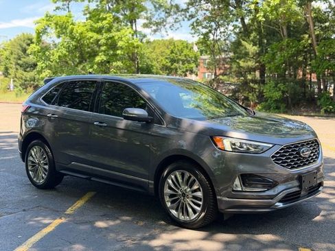 Used 2022 Ford Edge Titanium w/ Equipment Group 301A AWD/4WD image 3