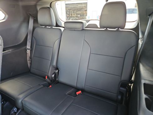 Used 2025 Buick Enclave Preferred image 13