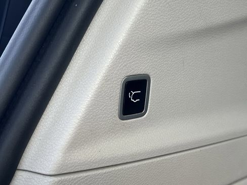 Used 2020 Chrysler Pacifica Touring-L image 25