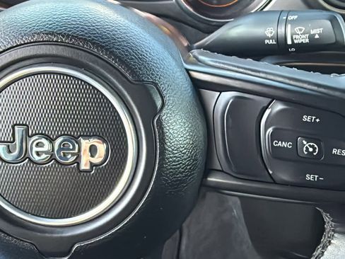 Used 2021 Jeep Gladiator Sport image 20