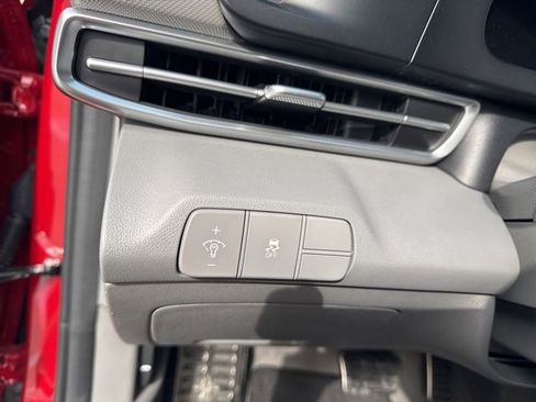 Certified 2025 Hyundai Elantra Sport image 17