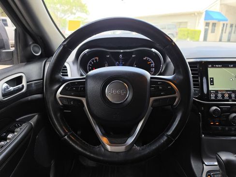 Used 2020 Jeep Grand Cherokee Altitude AWD/4WD image 14