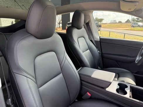 Used 2021 Tesla Model Y Long Range image 28