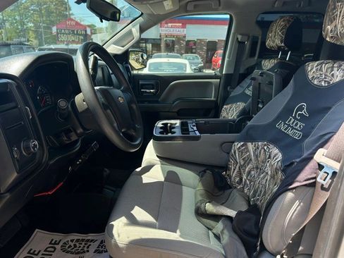 Used 2018 Chevrolet Silverado 1500 Custom w/ Custom Value Package image 17