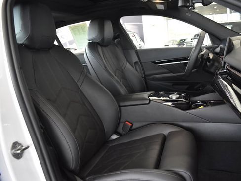 Used 2024 BMW 530i xDrive image 24