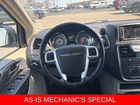 Used 2016 Chrysler Town & Country Touring w/ Driver Convenience Group image 14