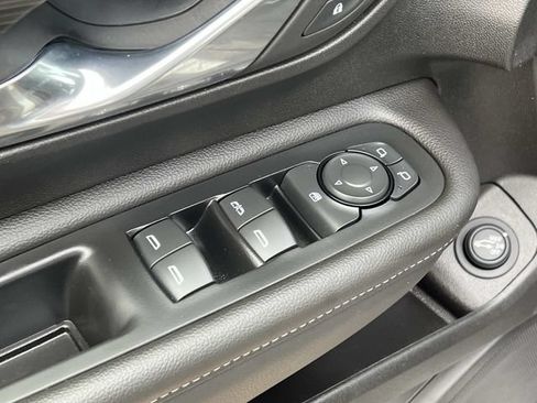Used 2024 GMC Terrain SLT w/ LPO, Floor Liner Package AWD/4WD image 18