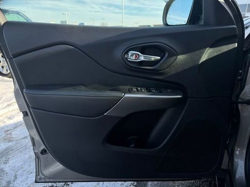 Used 2021 Jeep Cherokee Latitude Lux w/ Comfort/Convenience Group image 12