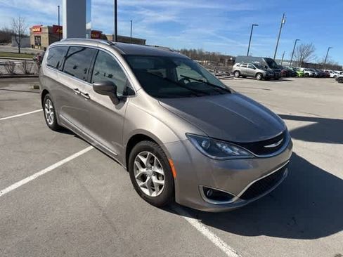 Used 2018 Chrysler Pacifica Touring-L Plus w/ Advanced Safetytec Group image 20