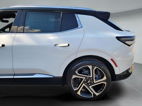 New 2026 Chevrolet Equinox EV LT image 25