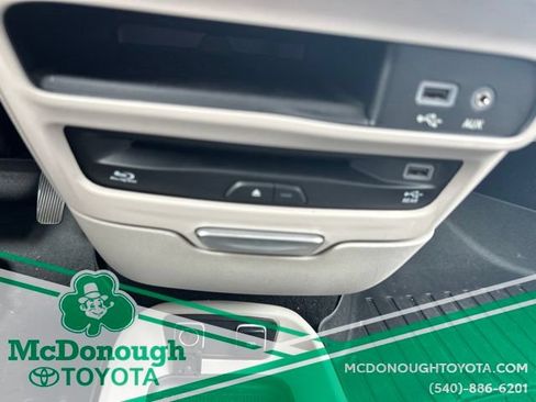 Used 2020 Chrysler Pacifica Limited w/ Advanced Safetytec Group FWD image 23